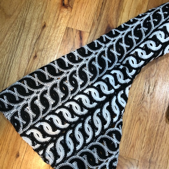 Blithe white and black crop top - Picture 14 of 15